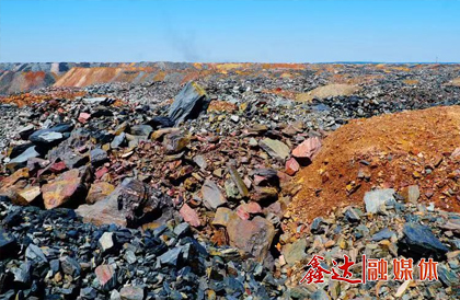 <p>1月，遷安聯鋼鑫達鋼鐵有限公司加入唐山長城鋼鐵集團，更名為唐山長城鋼鐵集團鑫達鋼鐵有限公司；</p>
<p>3月，成立唐山隆鑫房地產開發有限公司，向地產行業進軍，開發首期&ldquo;帝都花苑&rdquo;項目建筑面積即達到38萬㎡。</p>